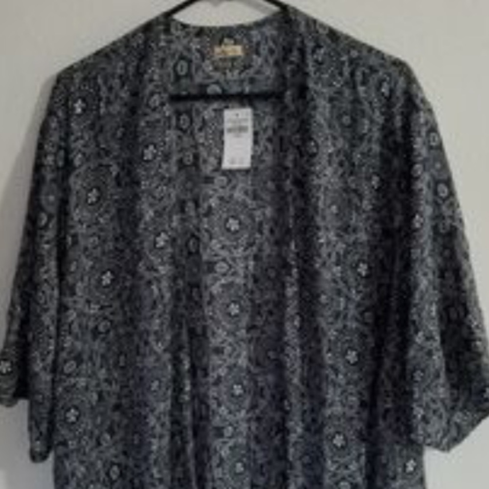 Hollister Kimono